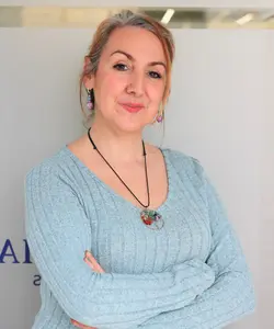 Jessica Jiménez, profesional enfocada en la estimación de precios de vehículos en Sevilla